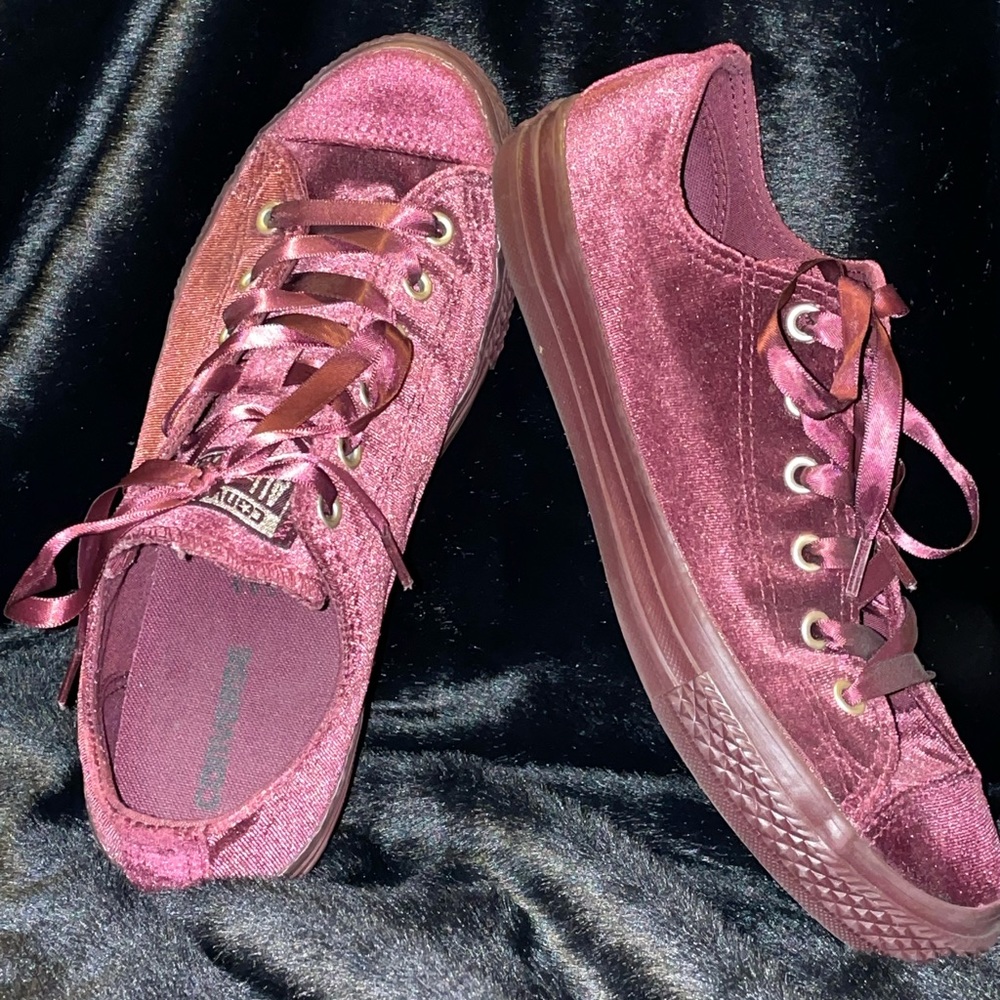 Burgandy/Wine Low Top Chuck Taylors